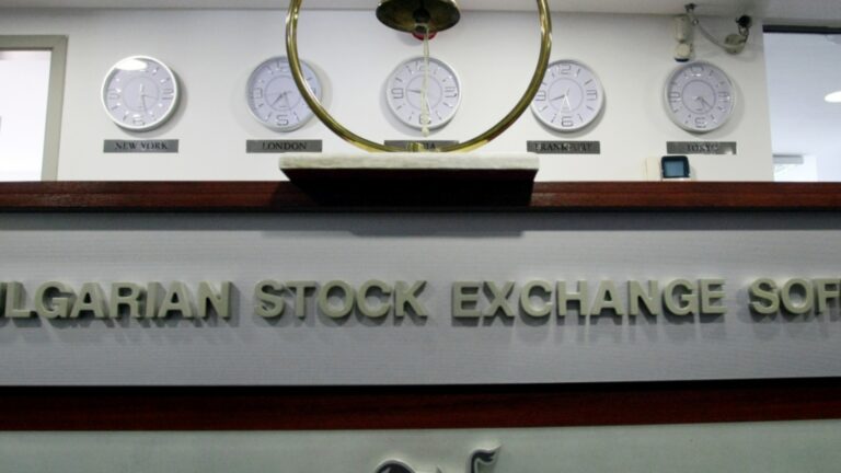 Основной индекс BSE вернулся на уровень 2008 года.