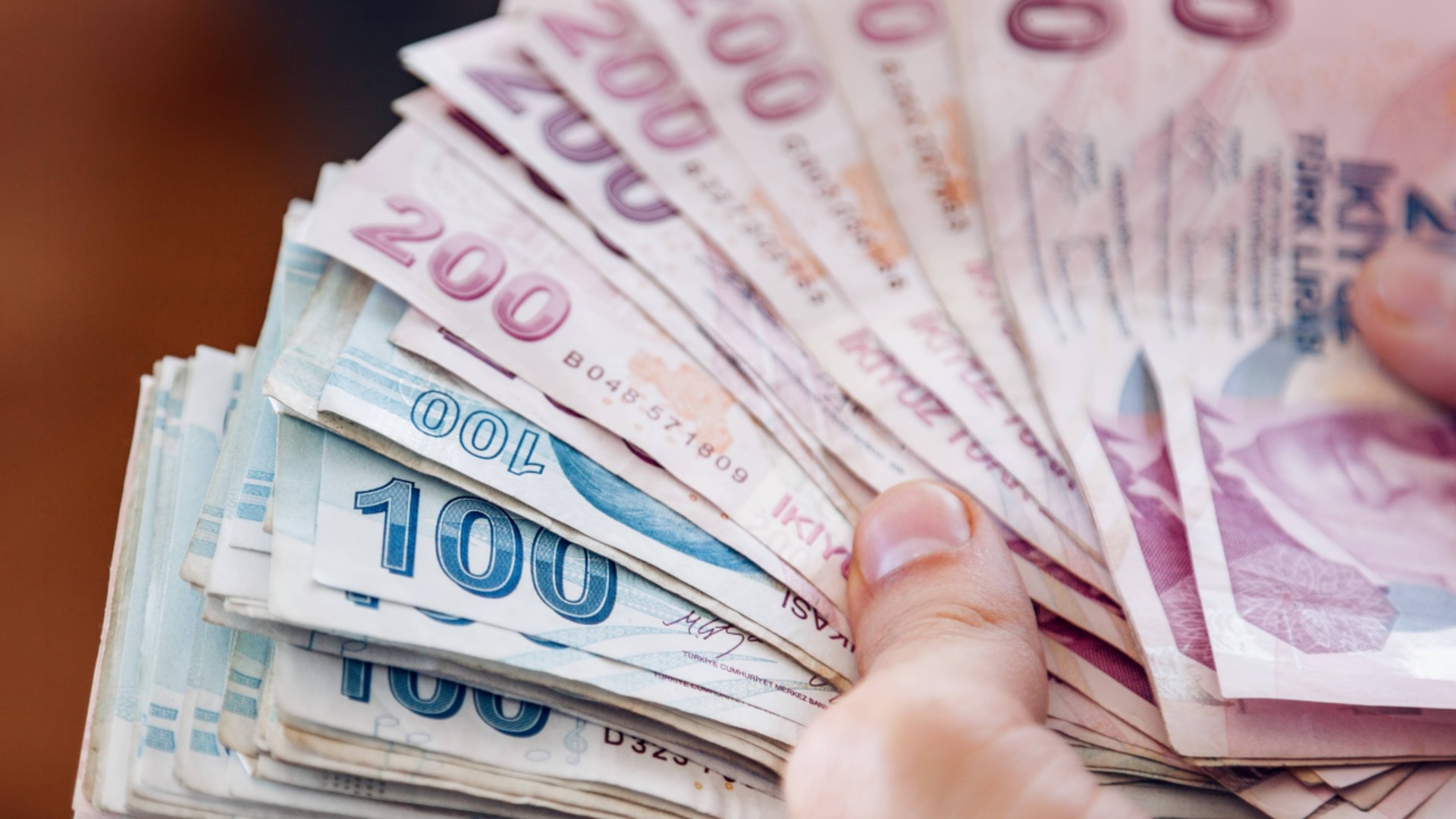 Инфляция постепенно раздавляет Стамбул: 50 % затрат на жизнь и 100 000 фунтов для семьи были загружены
