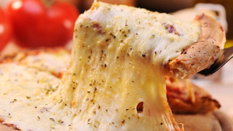 Вкусная пицца на сковороде: рецепт, который является спасением занятых хозяев