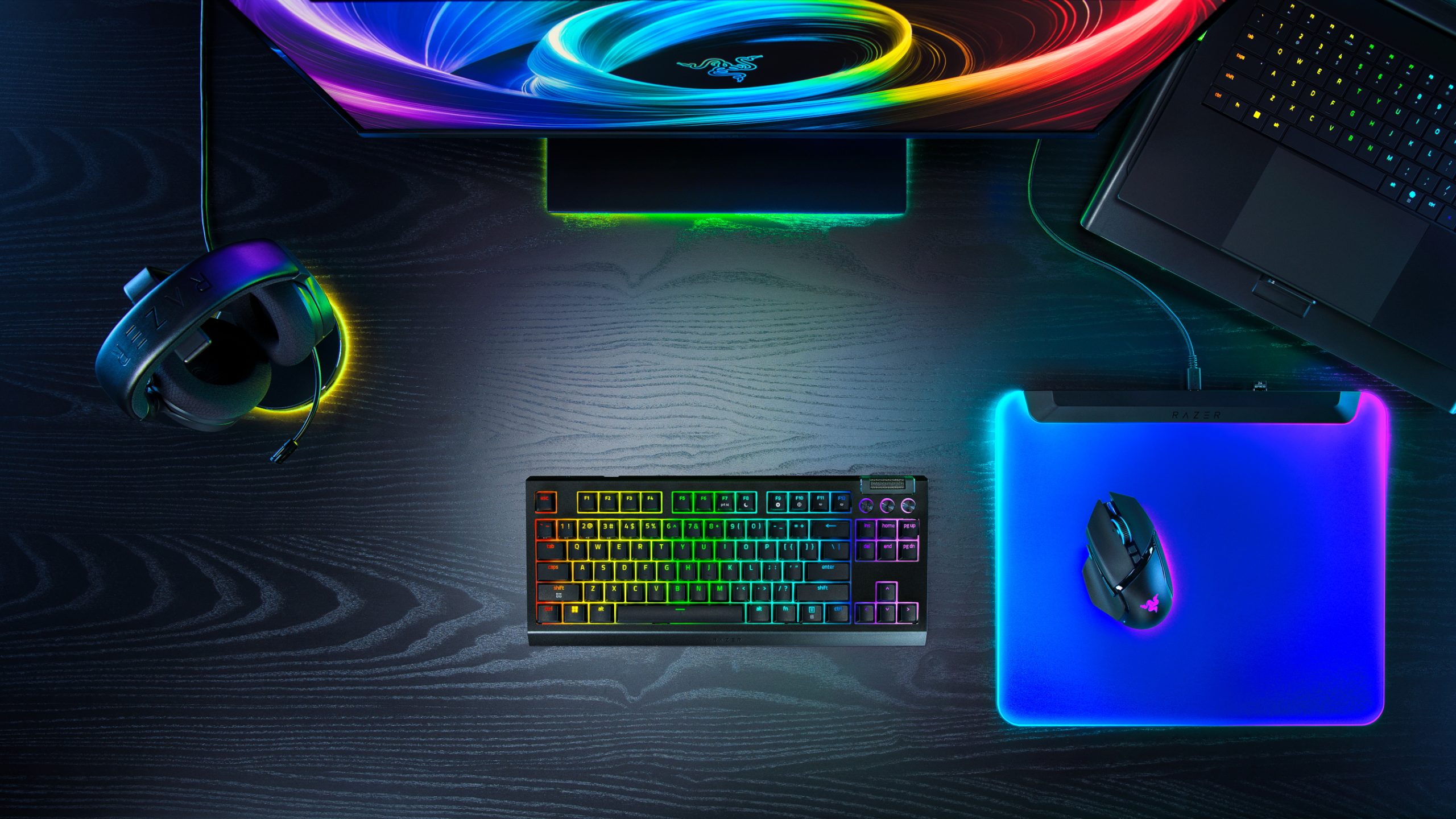 Razer поможет вам настроить вашу беспроводную механическую клавиатуру до последней детали с новым Blackwidow V4 Deskerspeed Hyperspeed