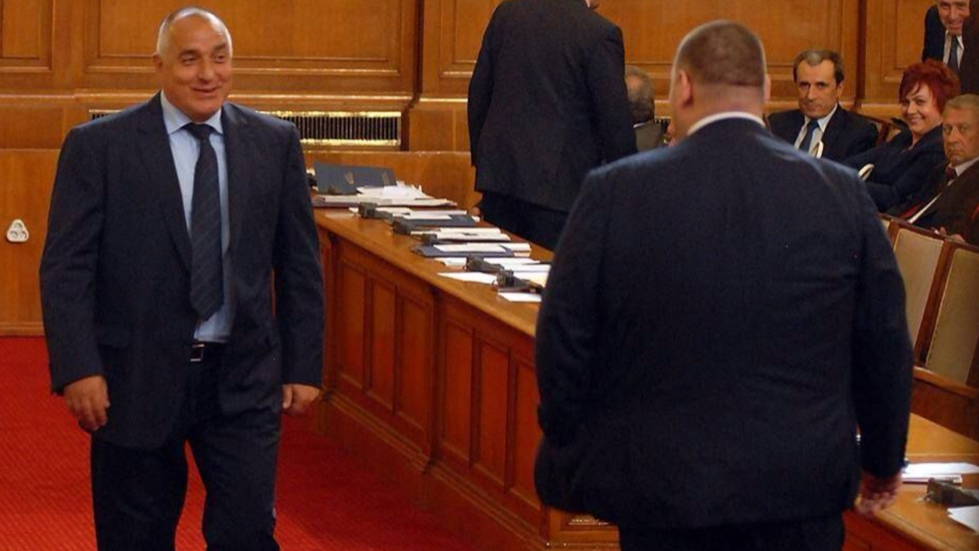 Пивски и Борисова отступают к Закону о евро - есть предлагаемые изменения от их достопримечательностей