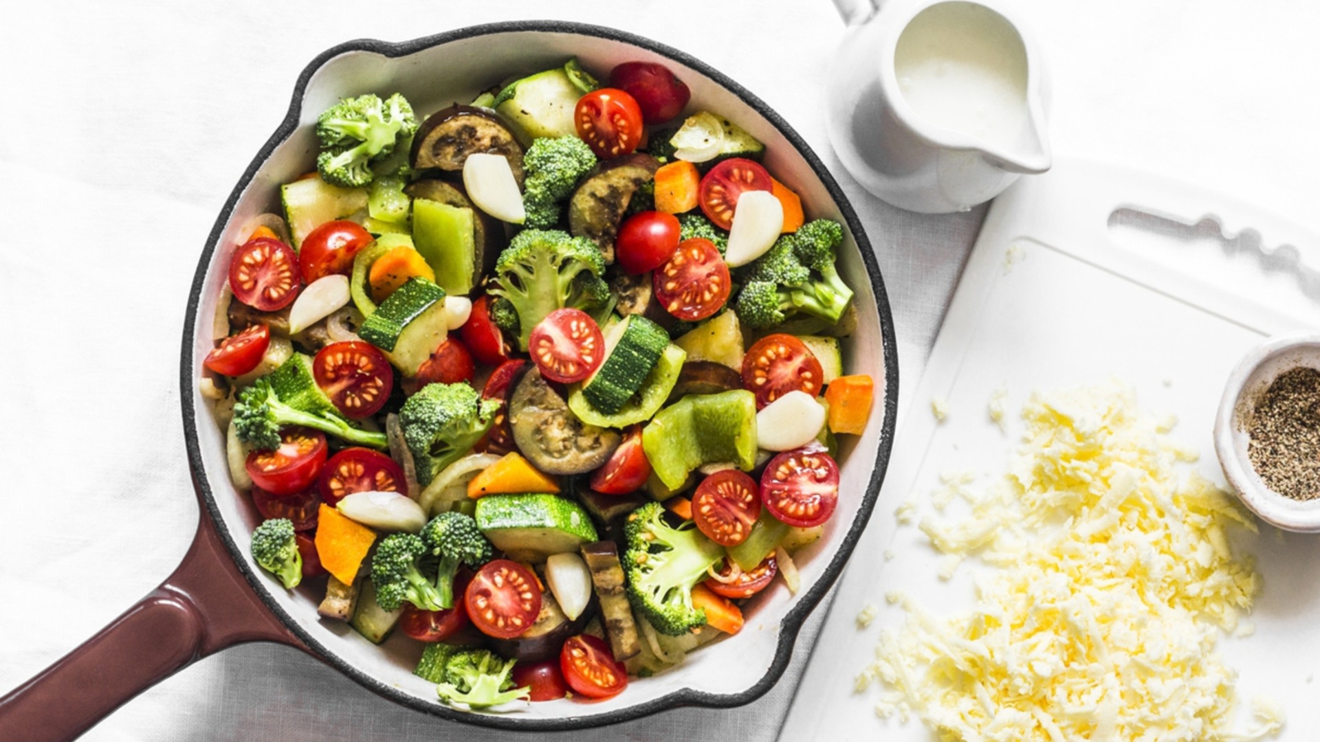 Как приготовить самые вкусные тушеные овощи в духовке