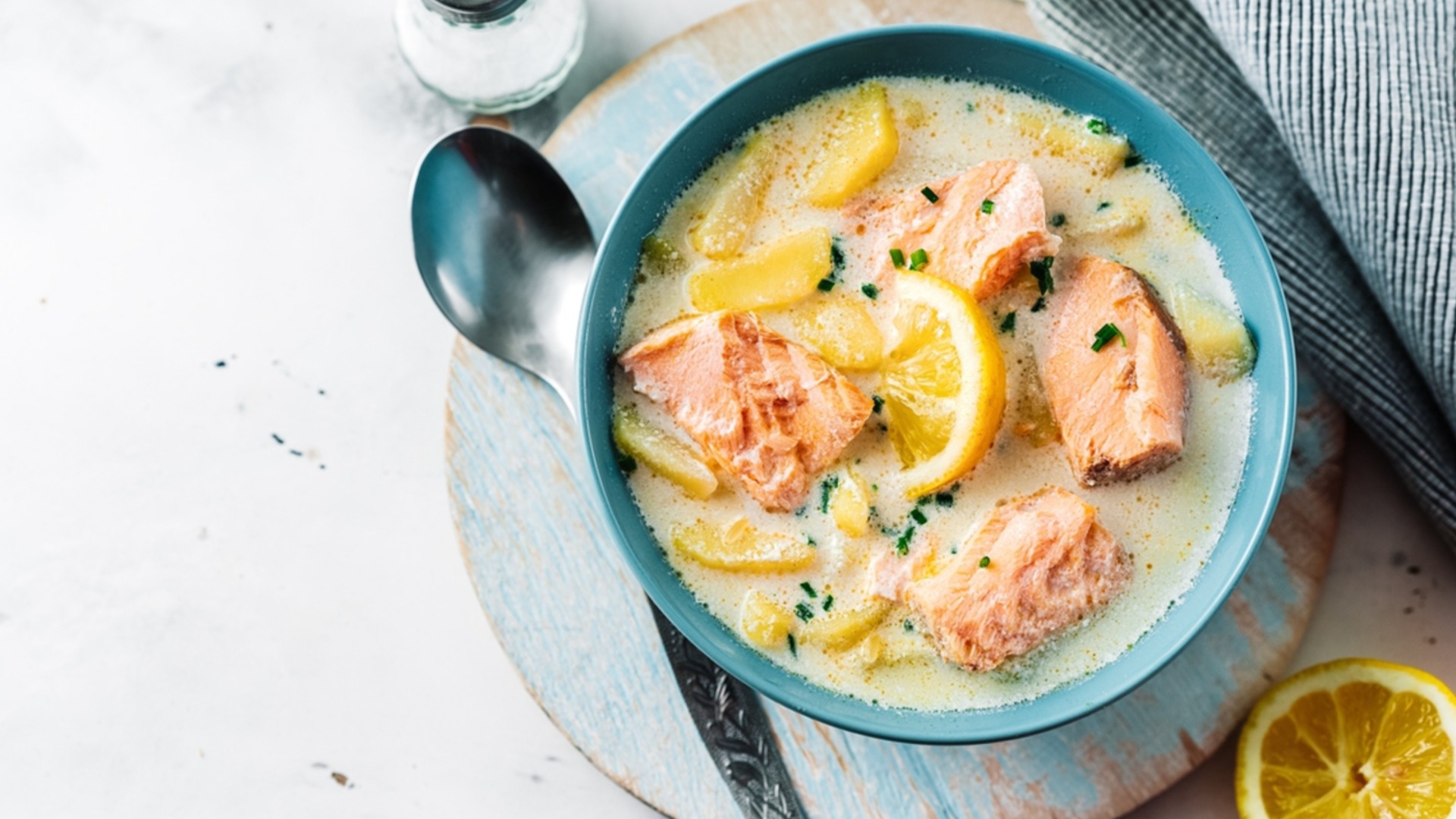 Рецепт для вкусного рыбного супа, который вы захотите есть каждый день летом