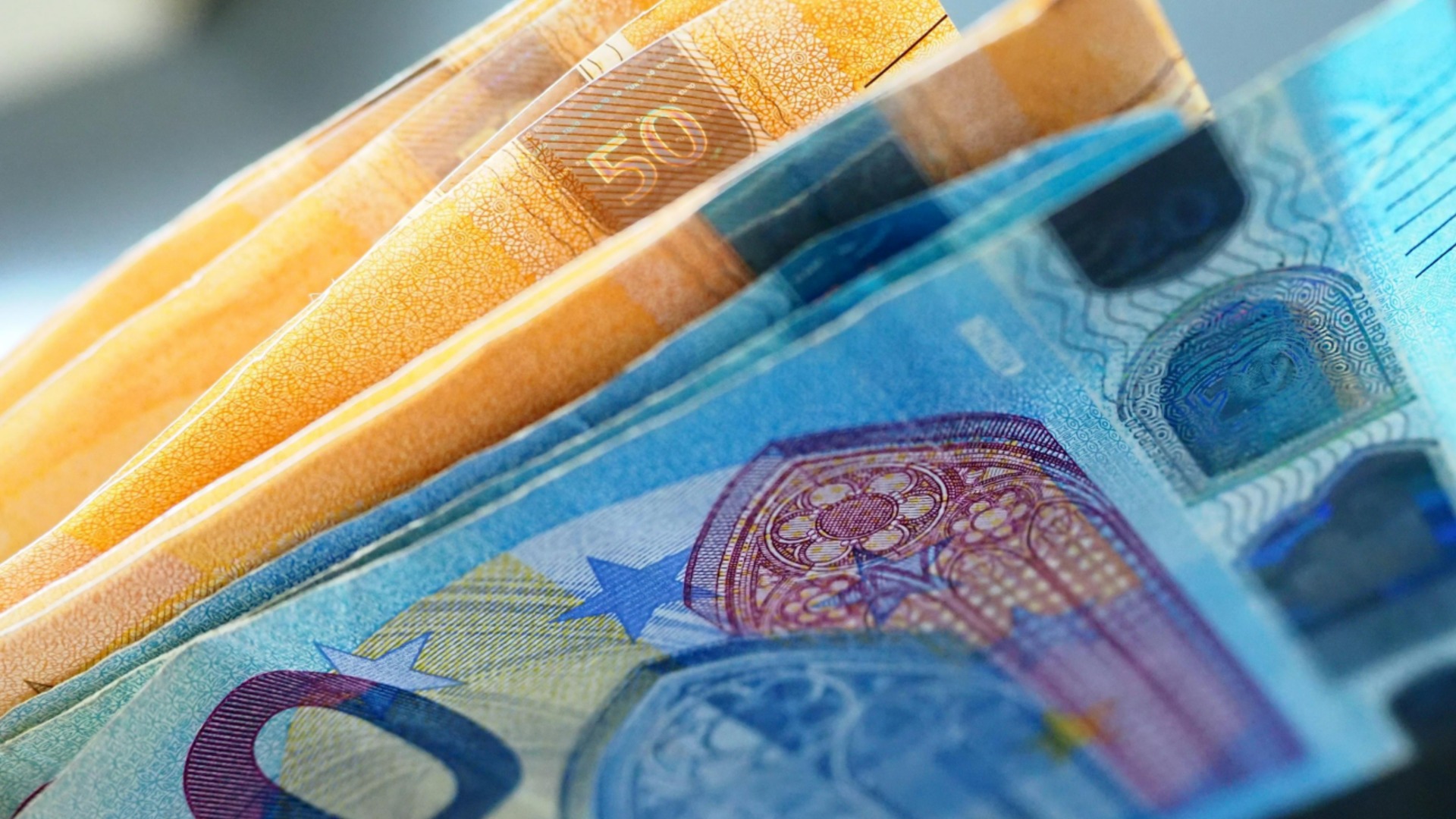 Курс евро против доллара пересек психологическую границу