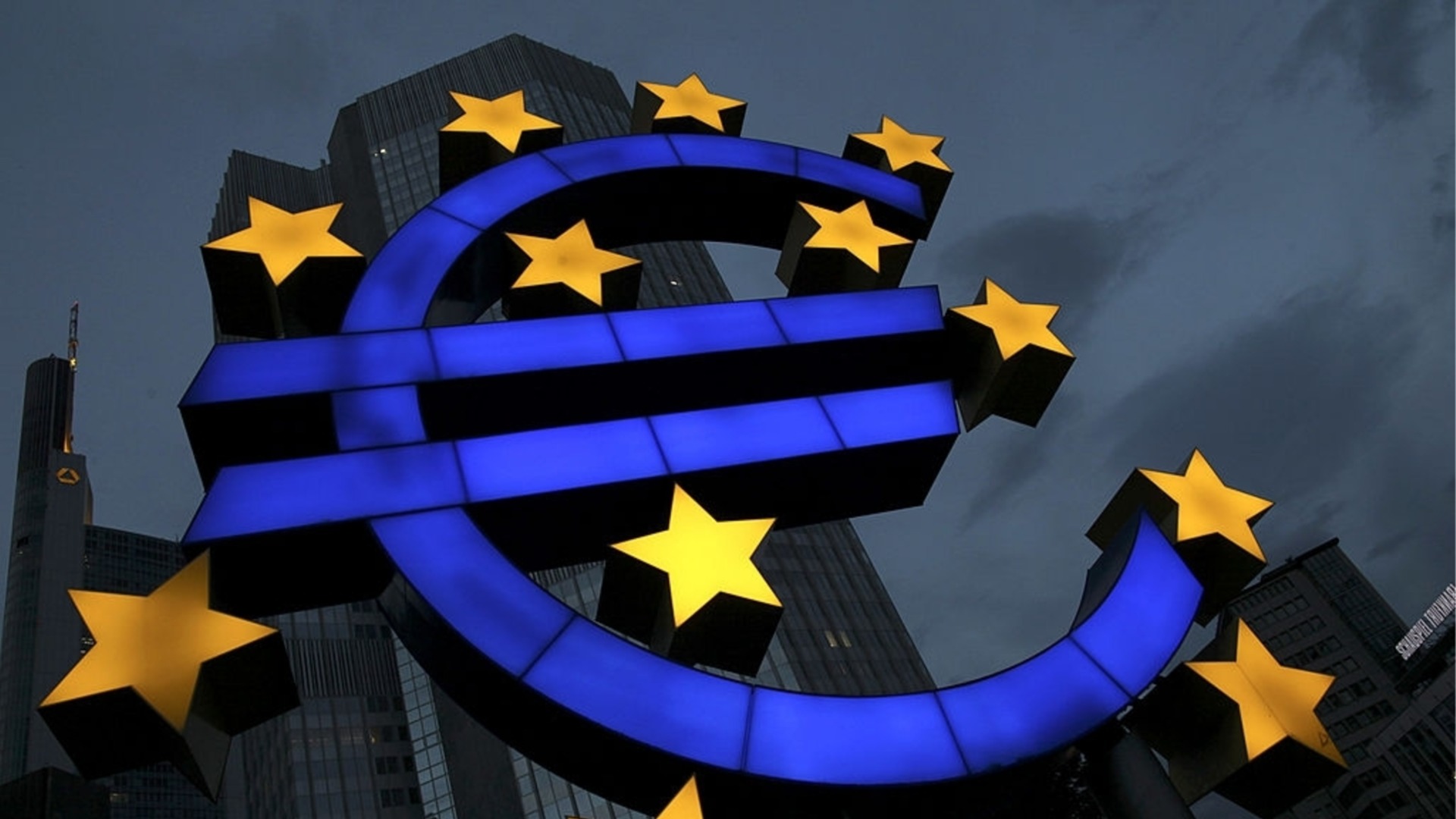 Внезапное изменение в евро -курсе, его стоимость не была ни одной из месяцев