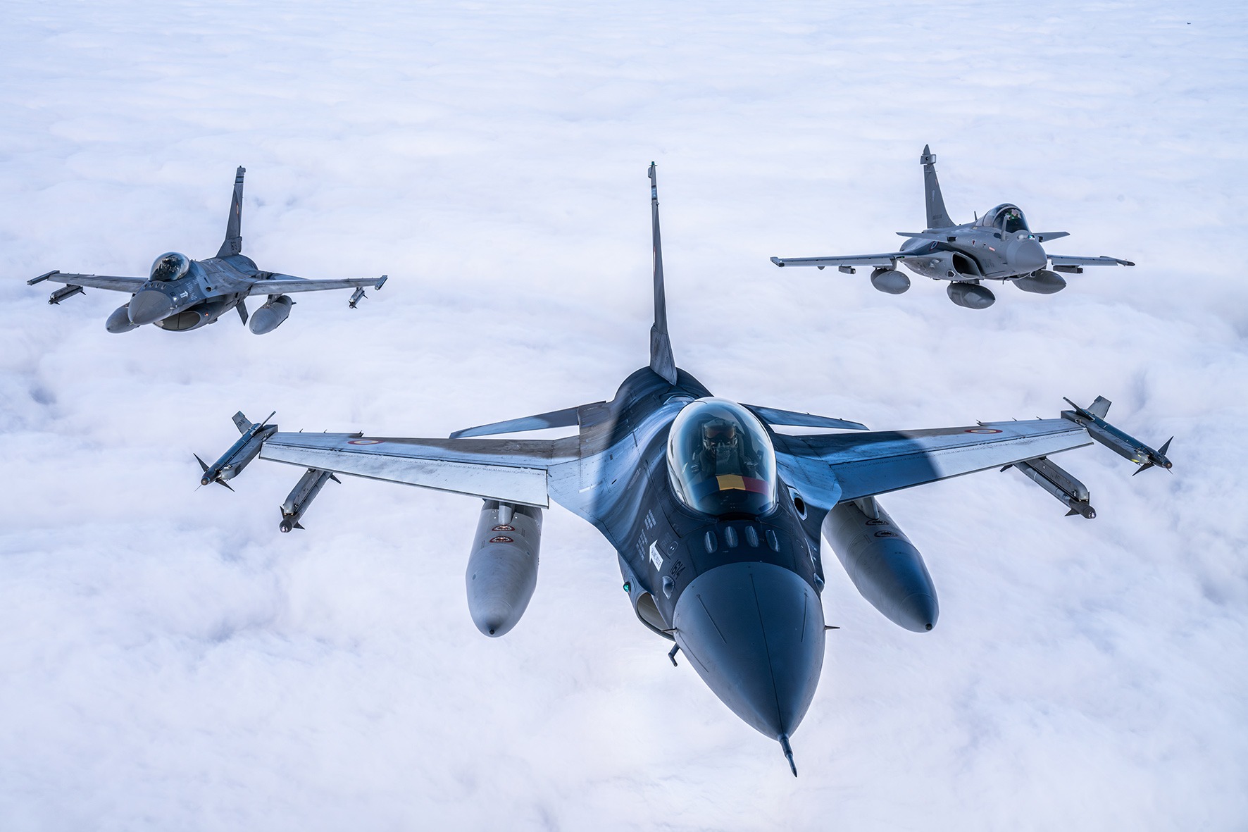 Какова производительность самолета F-16 в 2025 году: Румыния получила 18 устройств по символической цене 1 евро после саммита НАТО в Гааге