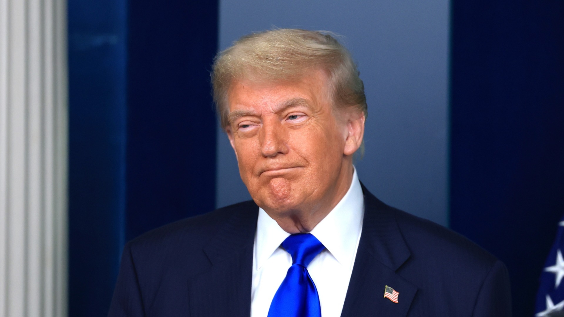 Трамп разбивает новые тяжелые обязанности в ЕС и Мексике