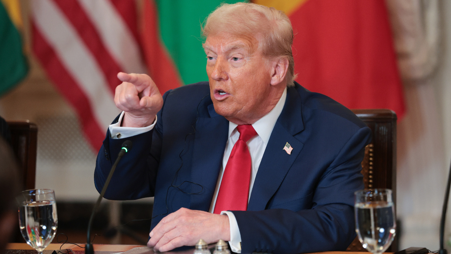 Трамп повлиял на долларовый курс против евро, потому что он не хочет признавать экономическую проблему