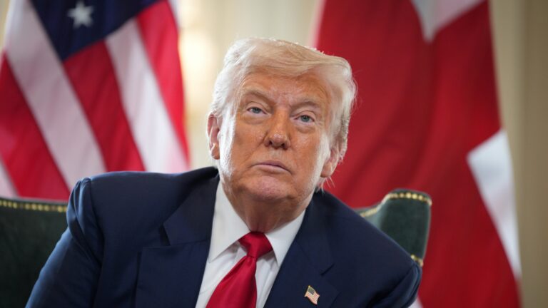 Трамп готов к удару с высокими обязанностями и компьютерными чипсами (видео)