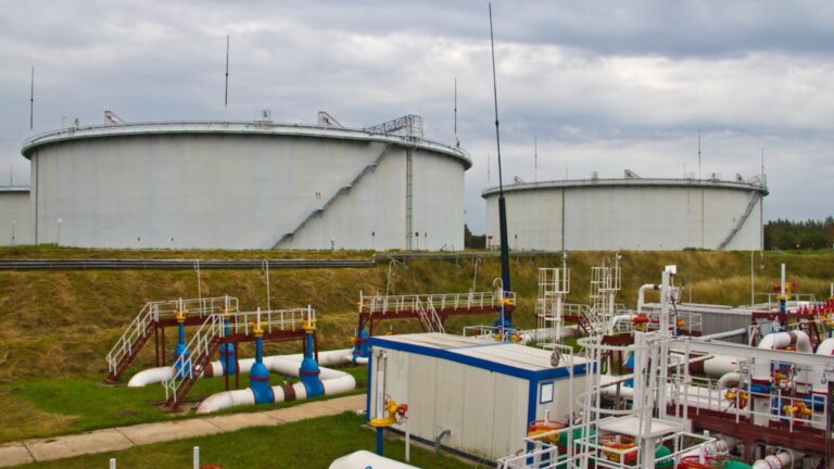 После венгерского слова -Крейна: русская нефть снова пошла в Венгрию и Словакию