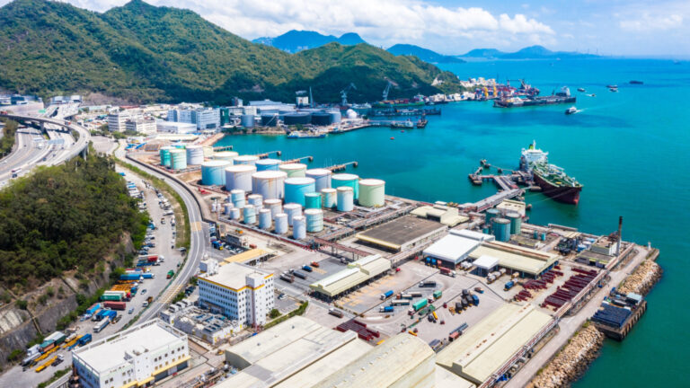 Индия до сих пор не покупает российскую нефть, компенсируя американскую