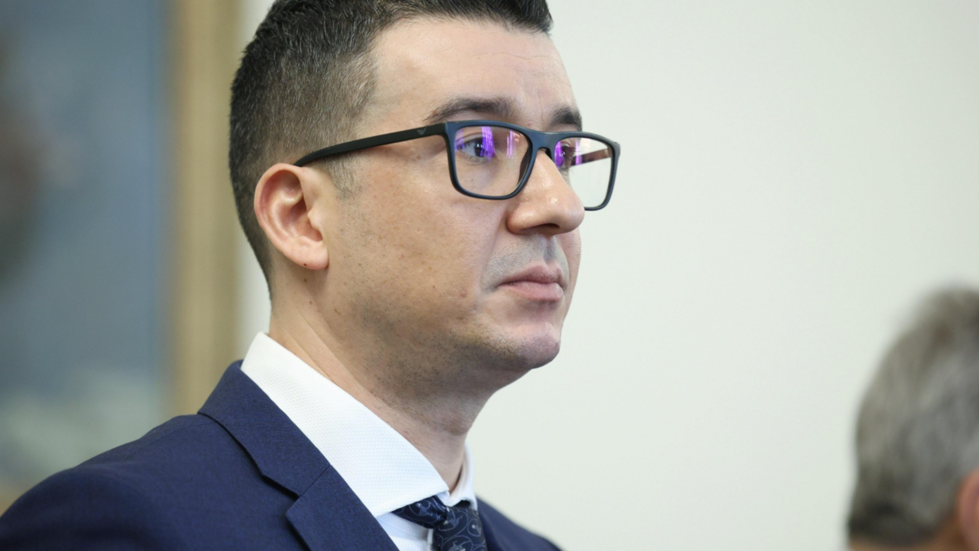 Скоро опубликует руководящие принципы по двойным ценам на евро