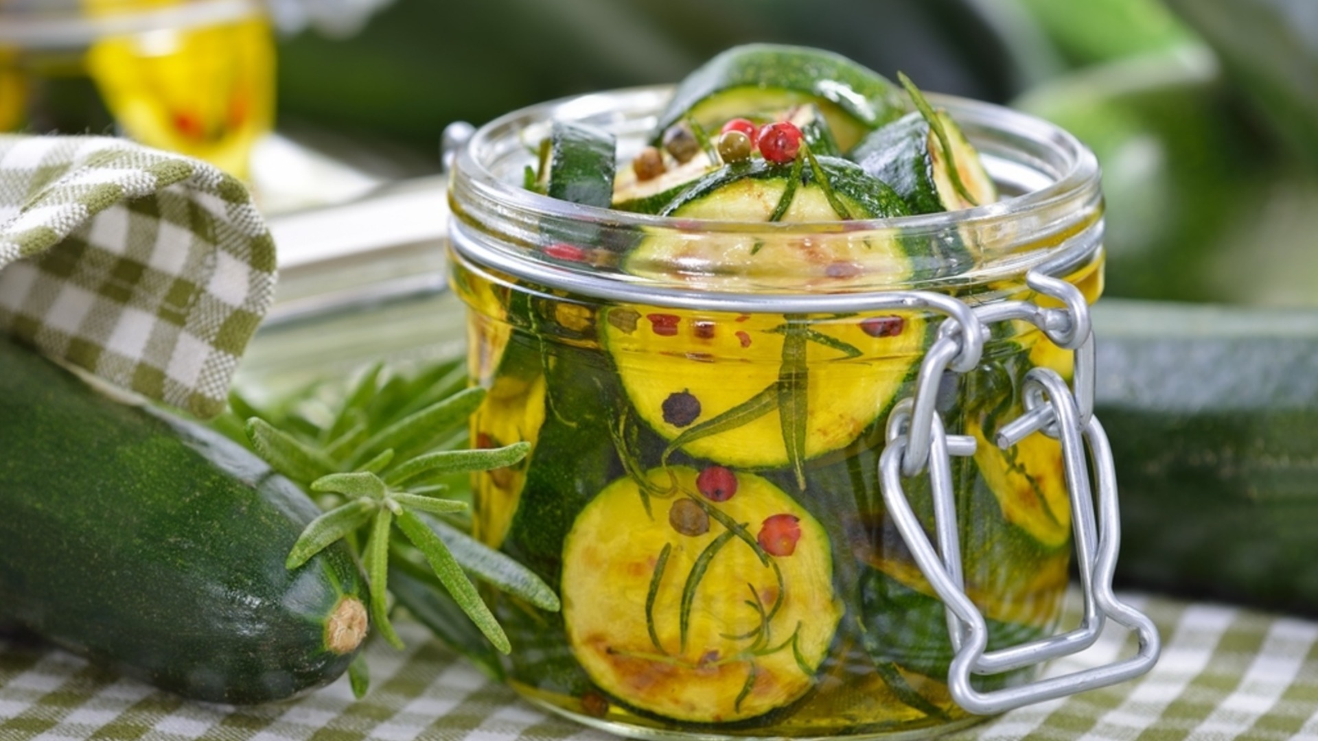Маринованный цуккини с чесноком: рецепт, который вы облизываете пальцы