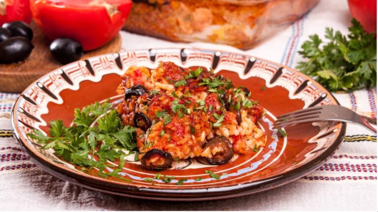 Как приготовить свой любимый рис с помидорами и оливками