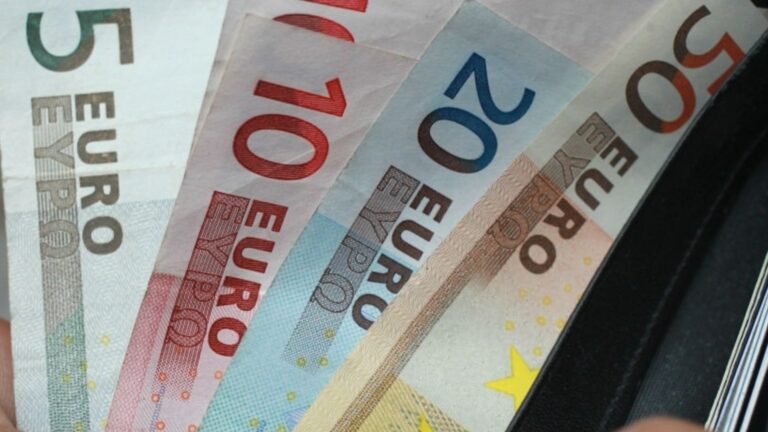 Курс евро против доллара прошел психологическую границу