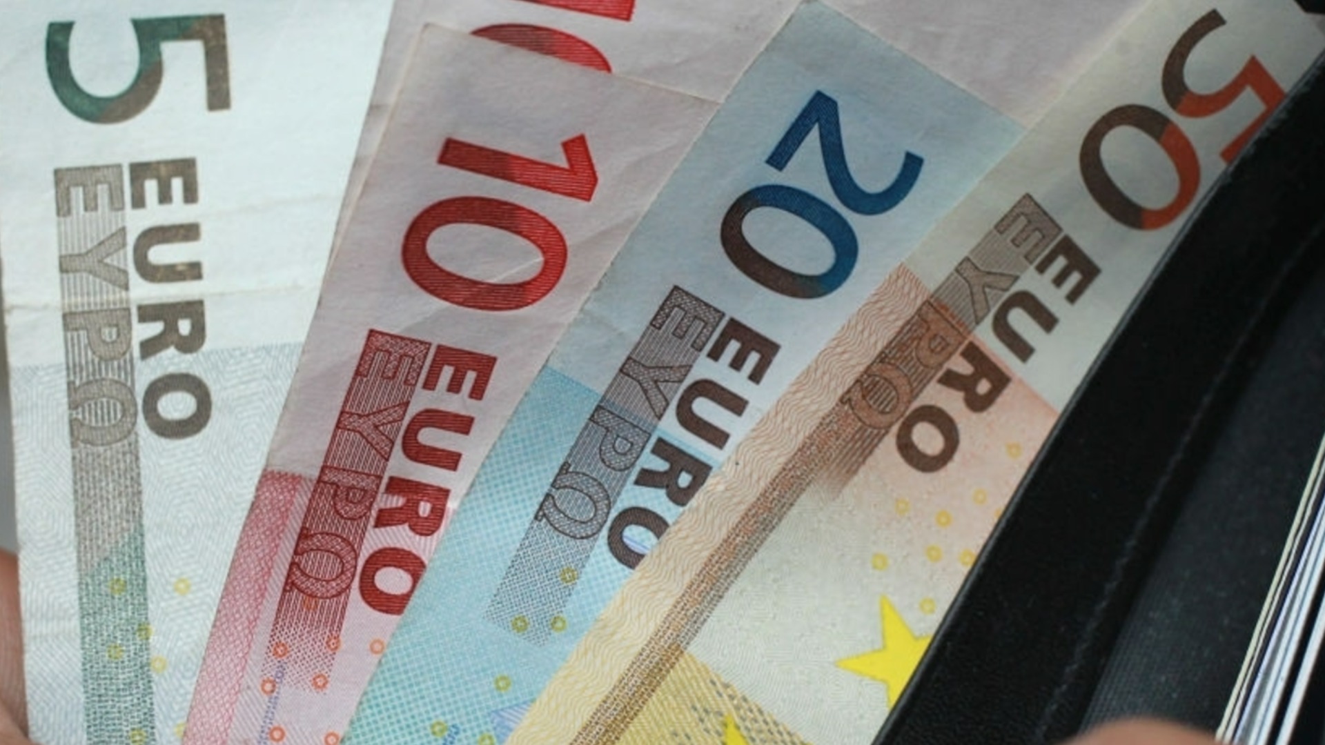 Курс евро против доллара прошел психологическую границу