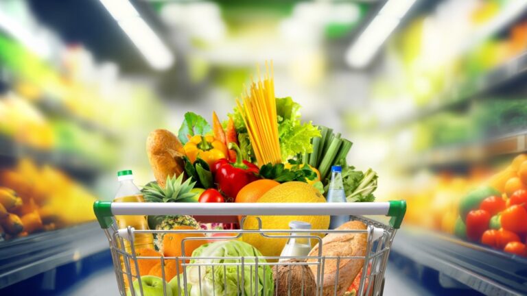 Корзина для потребителей - 2 лева вниз: вот несколько продуктов.