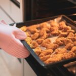 Как приготовить куриные кусочки с кукурузными хлопьями