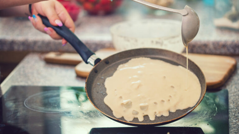 Как приготовить знаменитую курицу в блинчике?