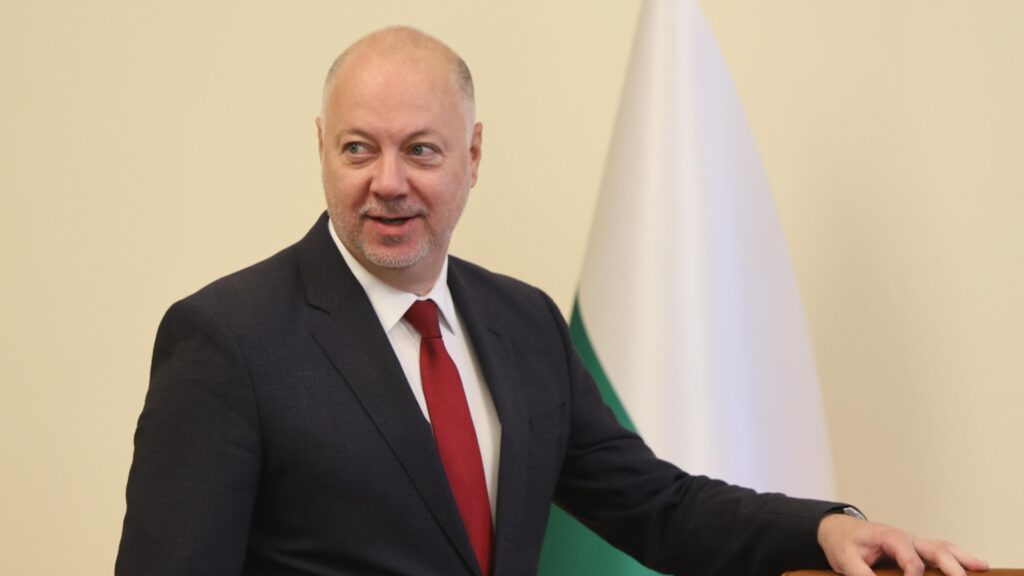Zhelyazkov обещал финансовую дисциплину, но что произойдет с налогами
