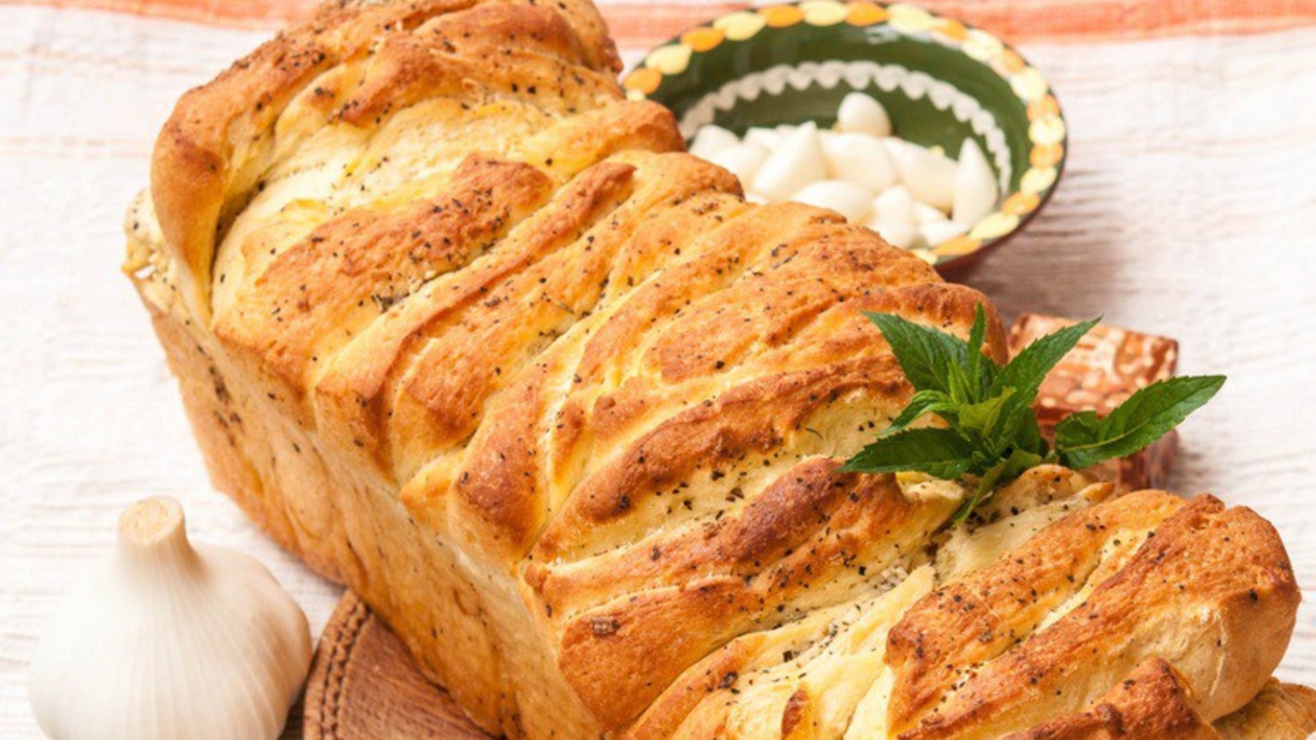 В чем секрет самого вкусного чесночного хлеба