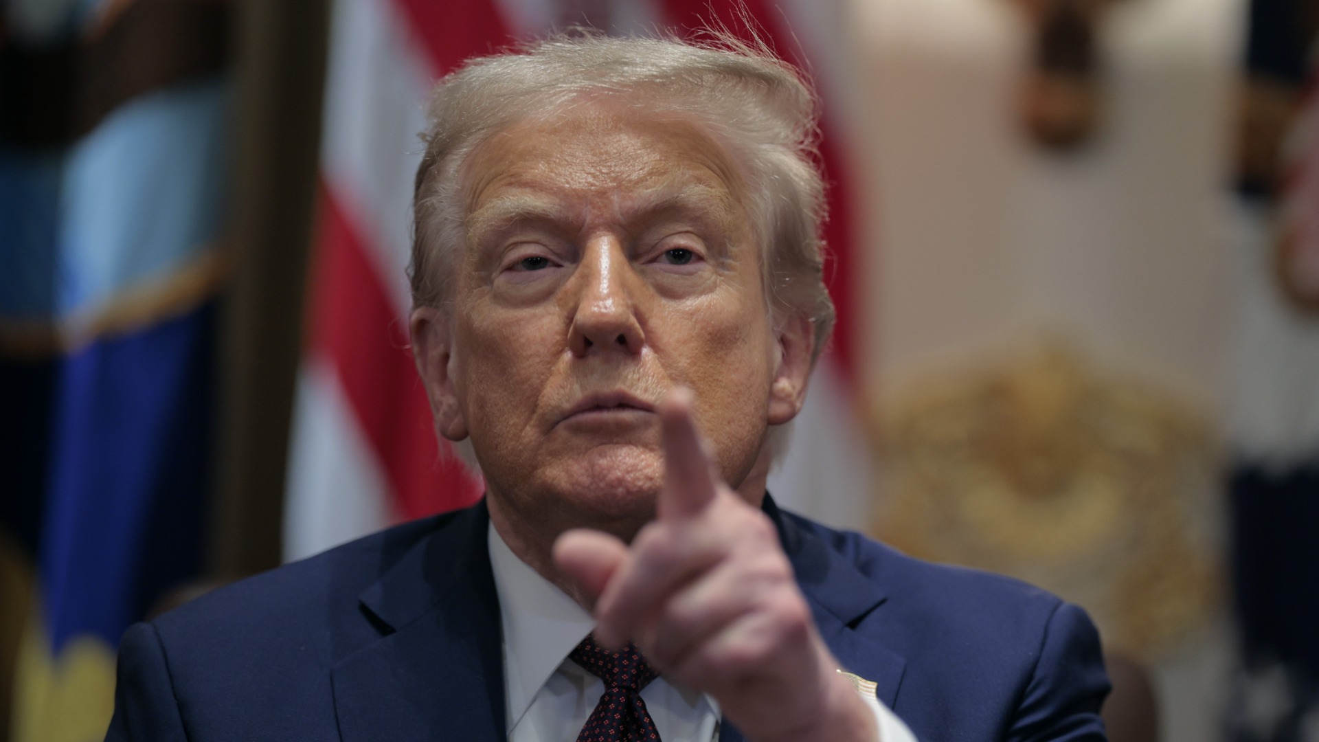 Трамп попросил Верховный суд спасти свои обязанности