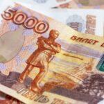 Русский рубль продолжает дешевле
