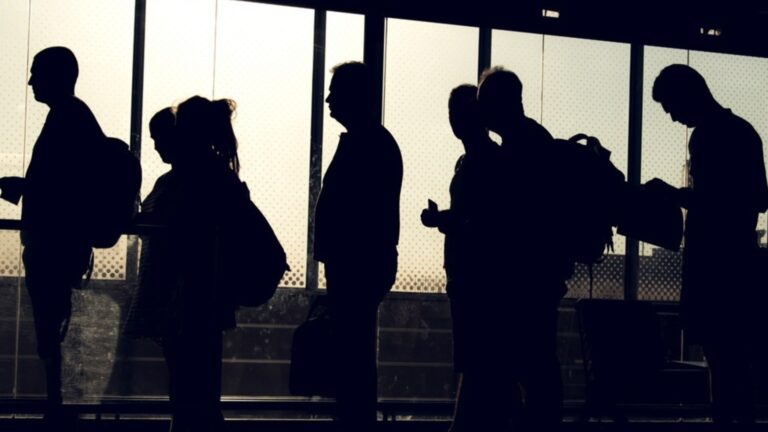 Компании в Германии продолжают сокращать рабочие места