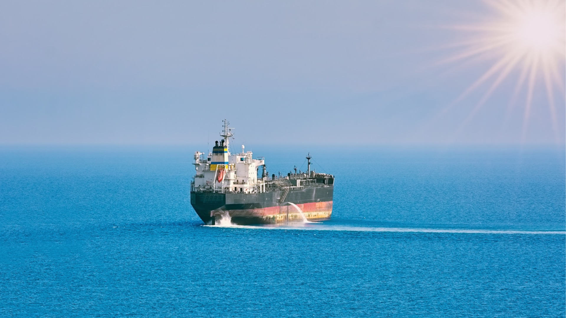 Цена на нефть влияет санкции США против иранских нефтяных судов