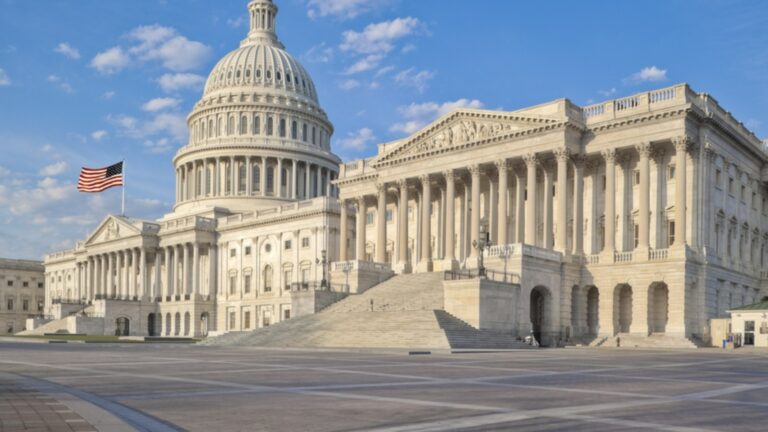 Опасность правительства США остановить работу становится все более реальной