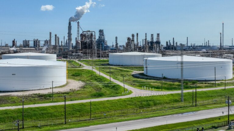 Итальянский антимонопольный регулятор омешает шесть нефтяных компаний