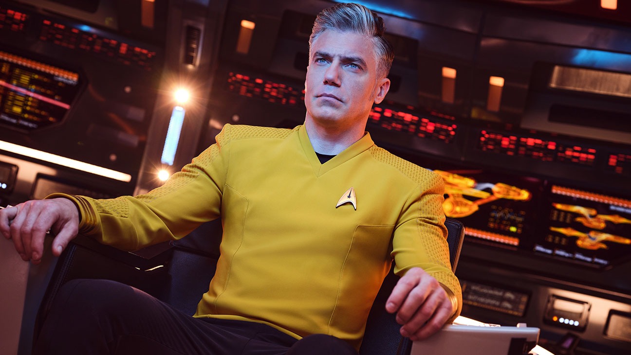 Эксклюзивное интервью с Энсоном Маунт, капитаном Пайком из серии "Star Trek: Strange New Worlds"