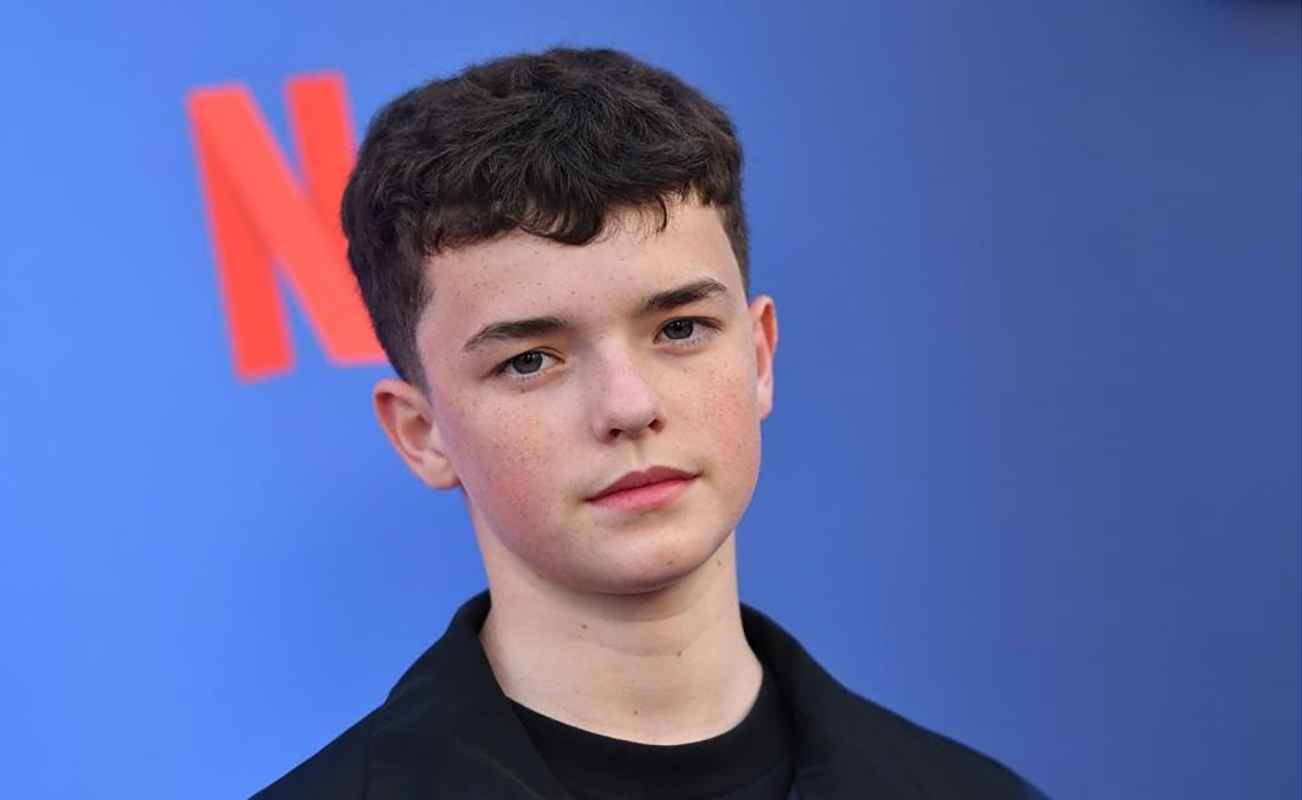Кто Оуэн Купер, подросток, который вошел в историю в Эмми и завоевал Netflix с «подростками». Был призван из школы, чтобы забрать их престижный приз