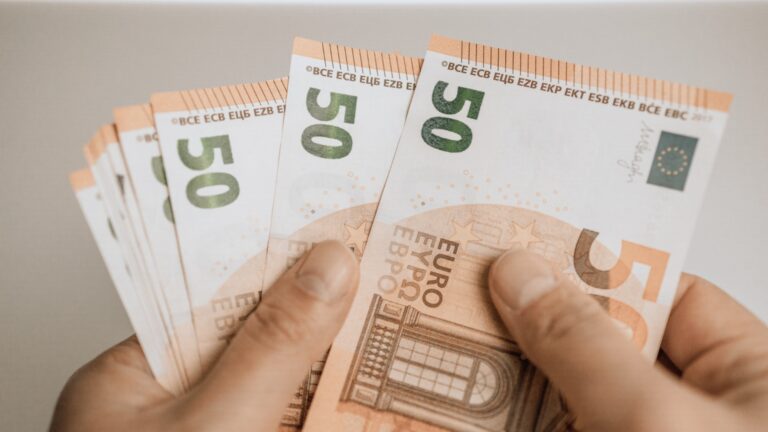 NST обсудит минимальную заработную плату на следующий год