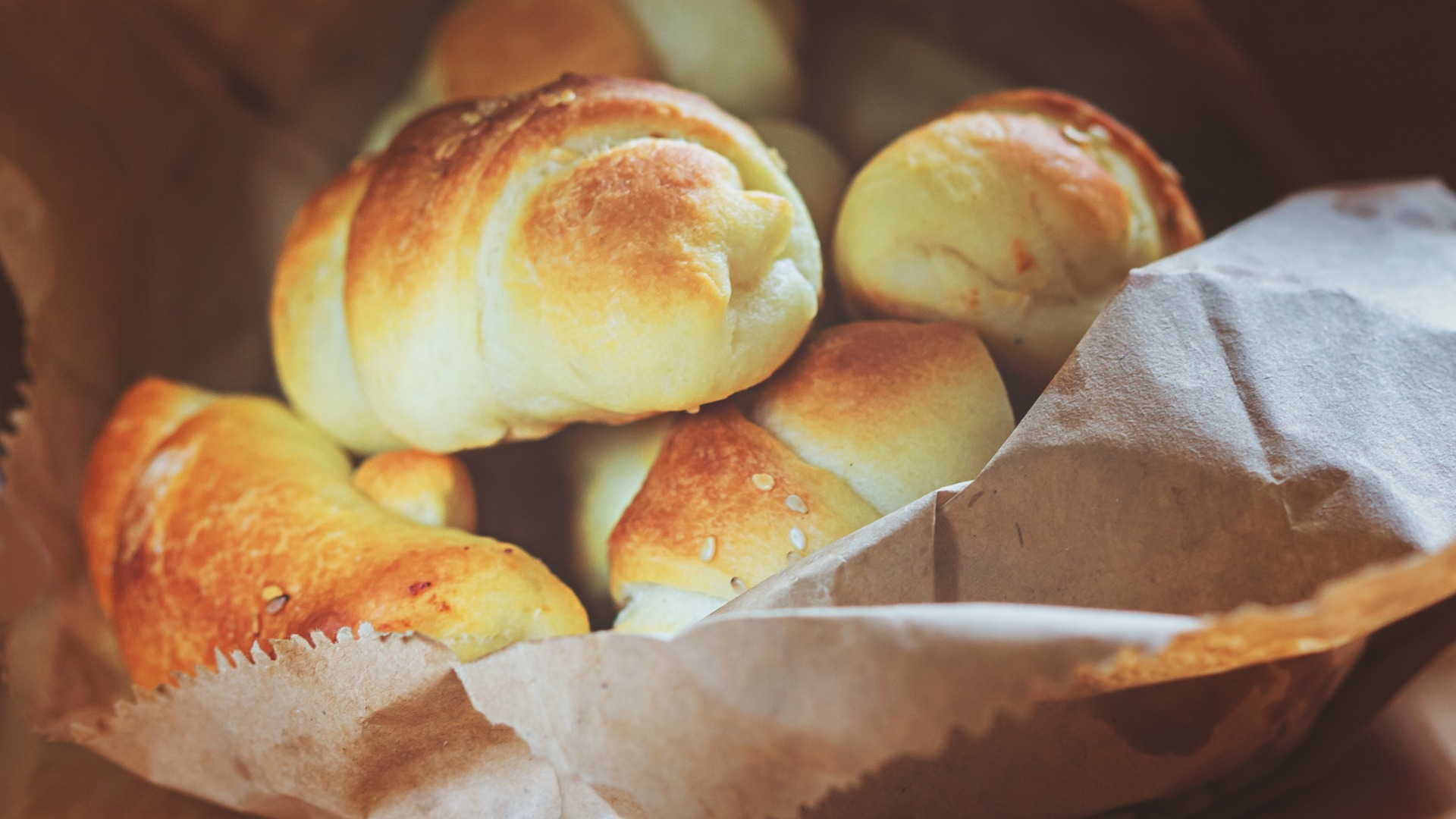 Когда-то булочки пекли с сыром – вот как их готовили