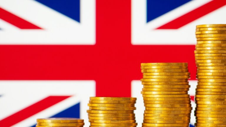 Британская экономика растет больше, чем ожидалось