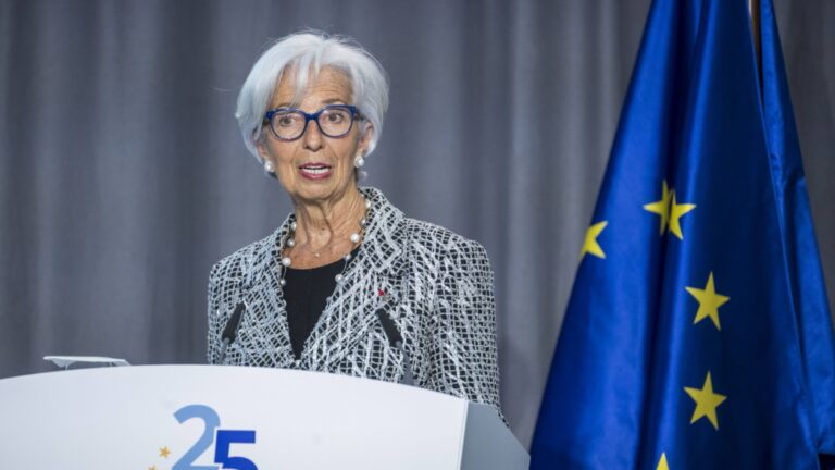 Директор ЕЦБ с должности по замороженным российским активам