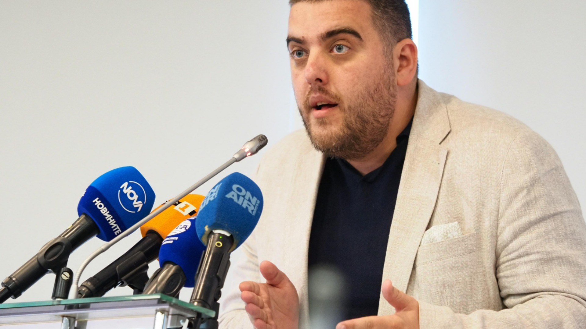 КНСБ: Правительство сокращает зарплаты сотням тысяч болгар на 180 евро