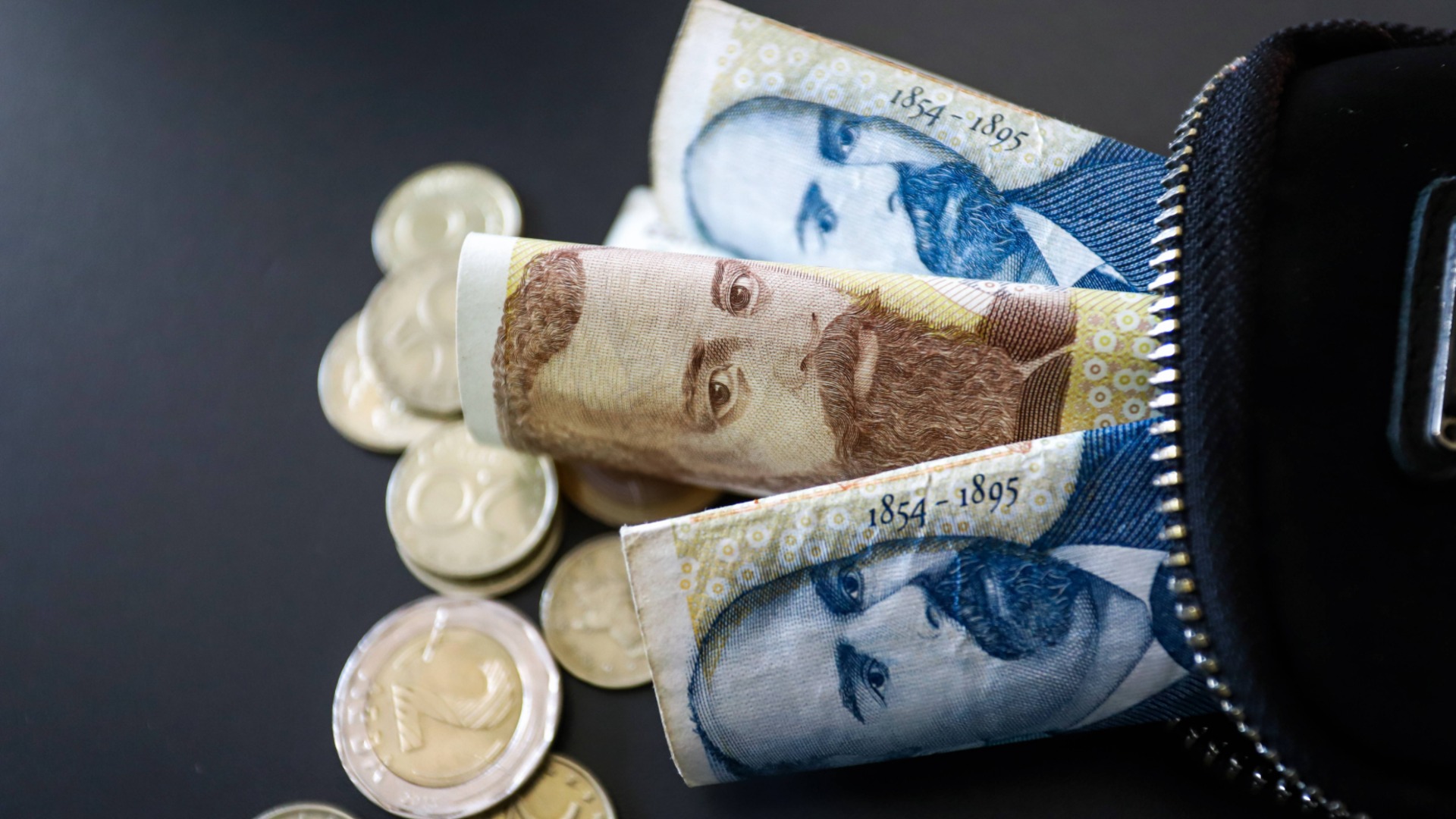 Именно столько денег нужно ежемесячно на семью из трех человек.