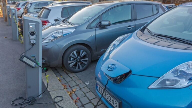 Производители ожидают кризиса на рынке электромобилей США