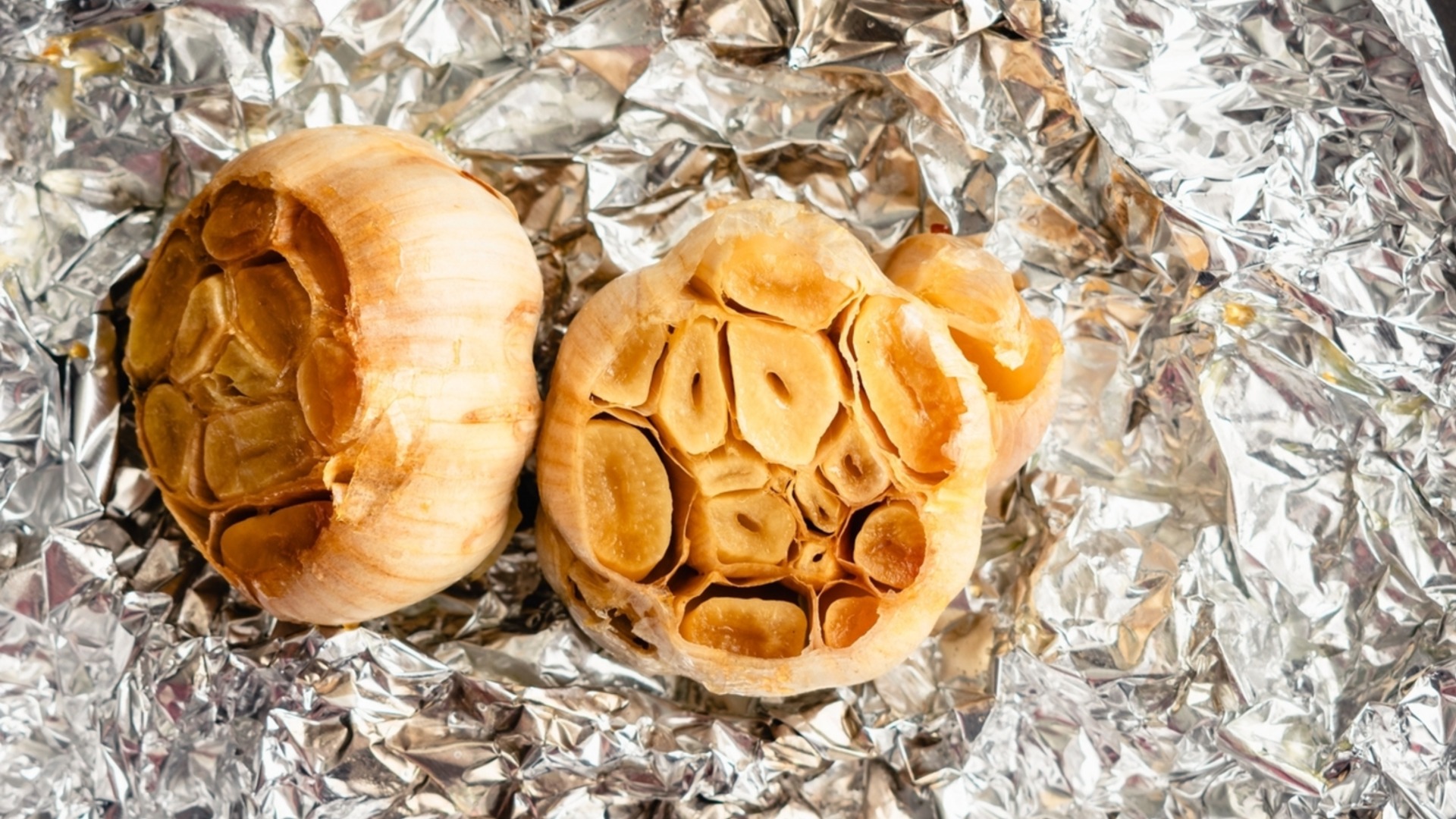 Этот жареный чеснок с оливковым маслом преследует как вирусы, так и плохое настроение