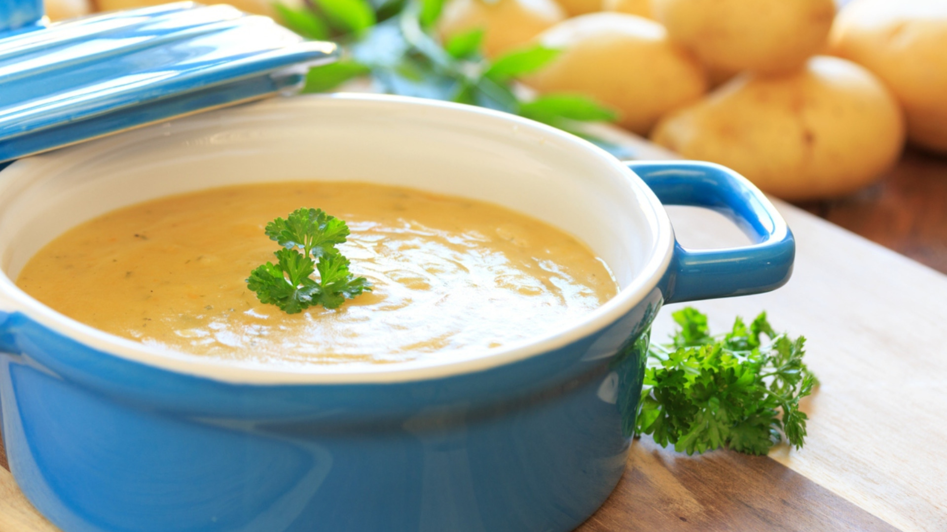 Нет другого лучшего картофельного супа-пюре с гренками.