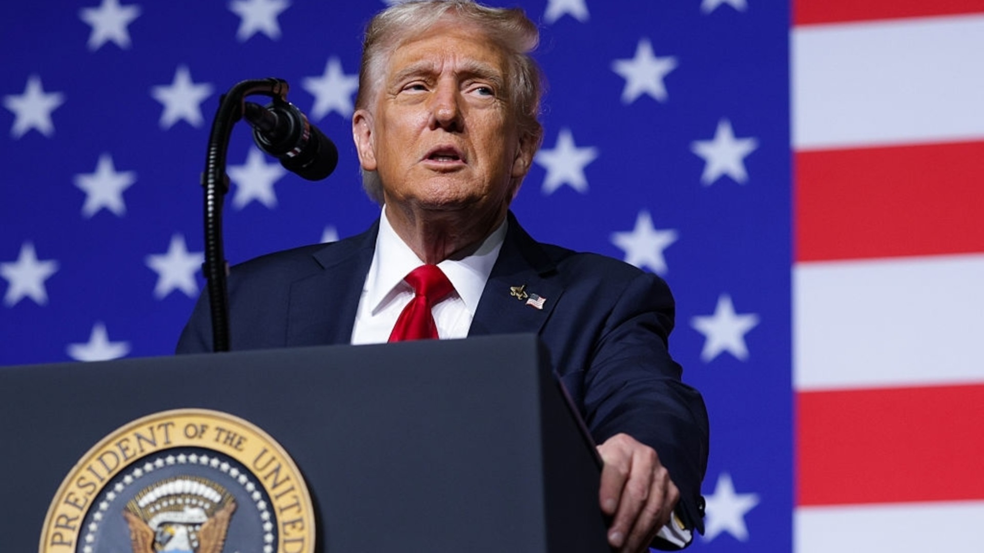 «Если они не заключают соглашения»: Трамп угрожал выполнять обязанности и фармацевтические компании