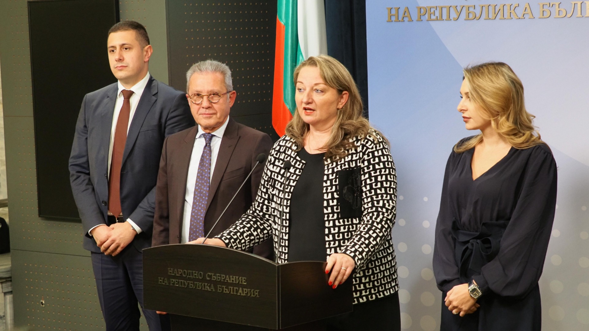 После шквала критики: Большинство по-прежнему повышает МРОТ и декретный отпуск второй год