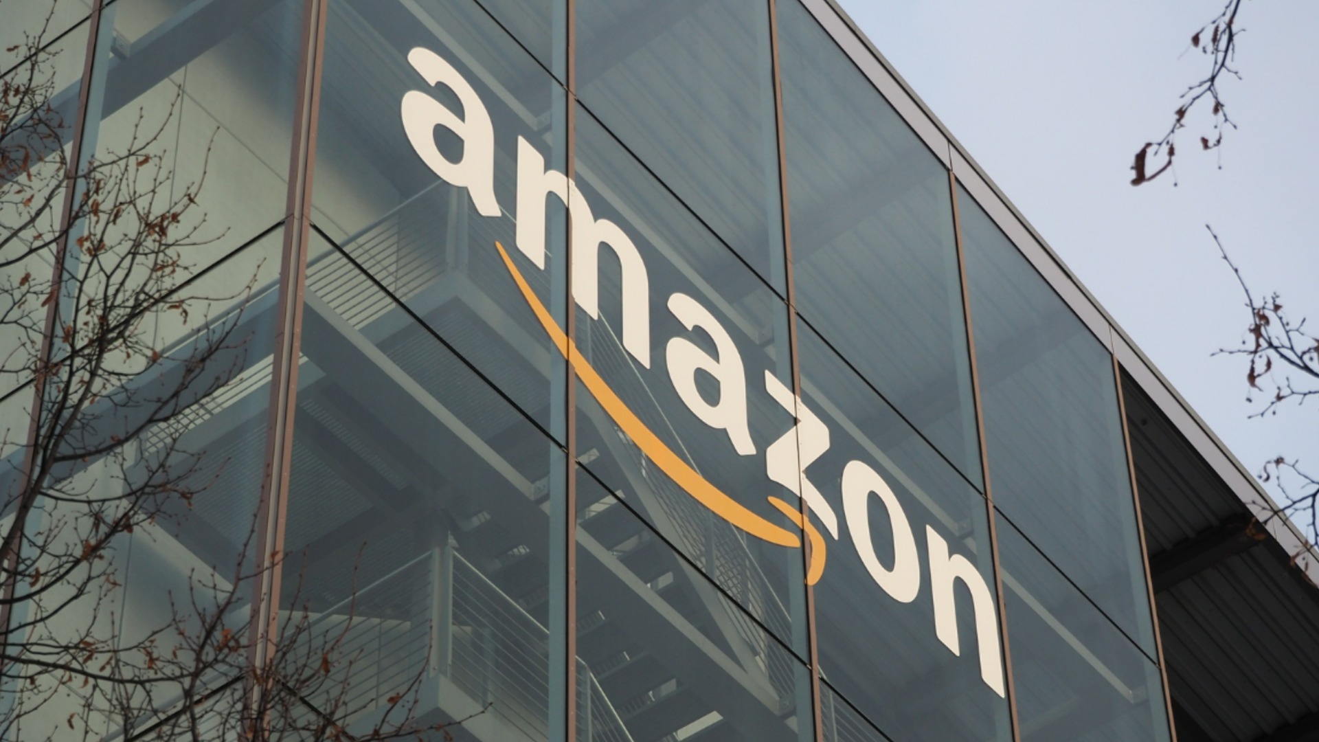 Amazon наймет более 15 000 работников в Великобритании на праздники
