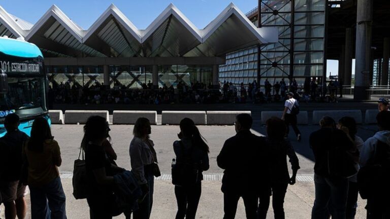 Редкое явление привело к власти в Испании и Португалии в апреле