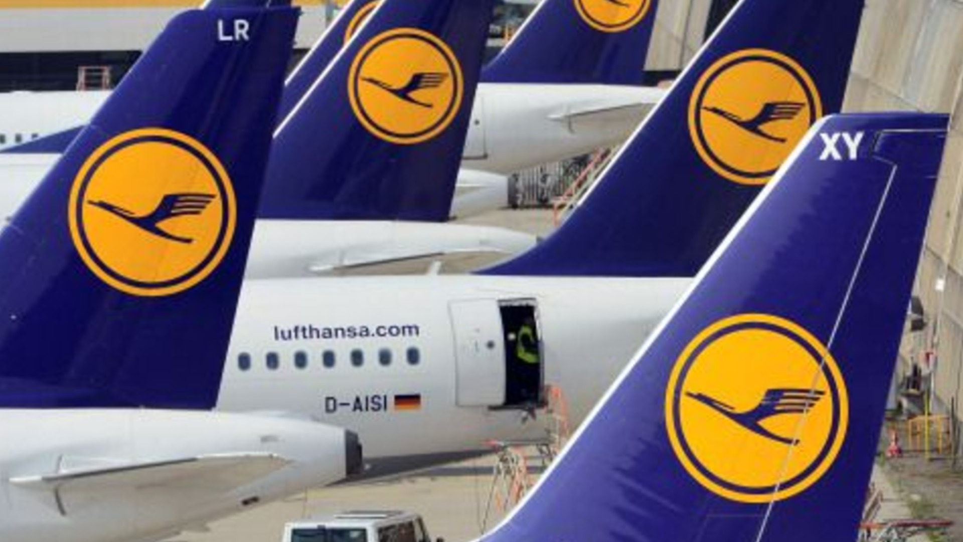 Lufthansa отменяет ряд рейсов, пытаясь сократить расходы