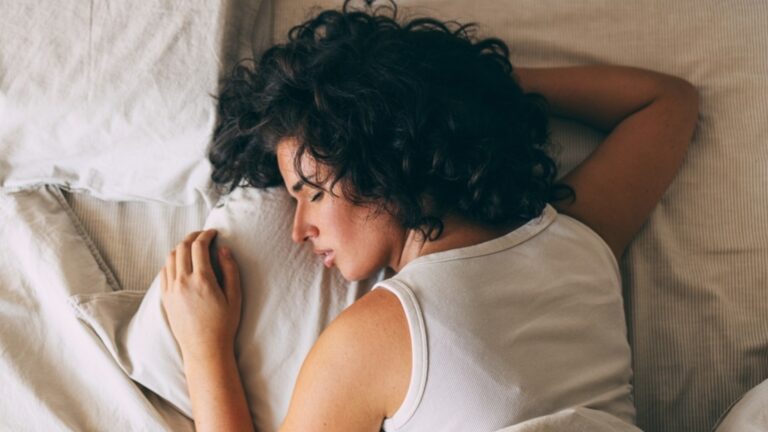 Что происходит с вашим телом, когда вы спите в открытом окне