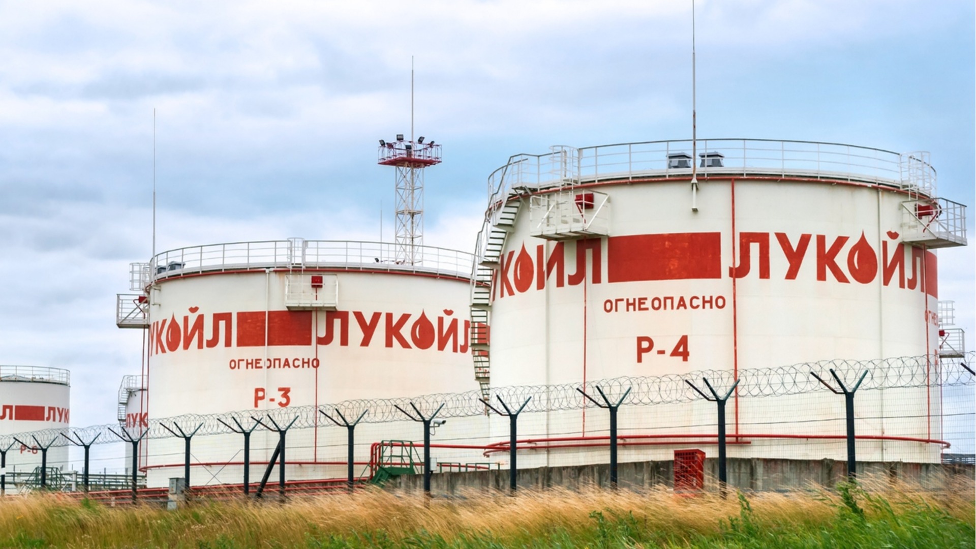 Санкции Трампа против «Лукойла» и «Роснефти» резко изменили цену на нефть