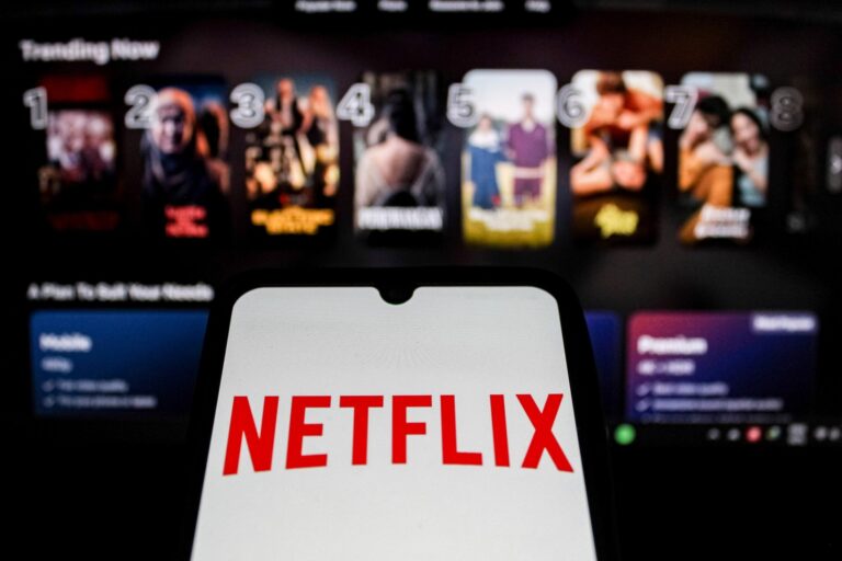Новые фильмы и сериалы на Netflix в октябре. Что вы смотрите в этом месяце в потоковой сети